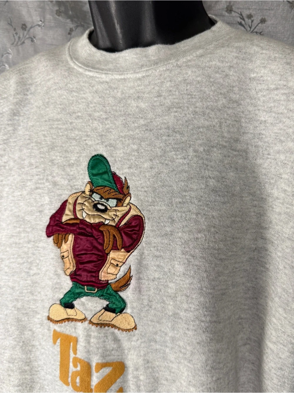 Vintage 1994 Taz Crewneck Sweatshirt Large Tultex Looney Tunes Embroidered Gray